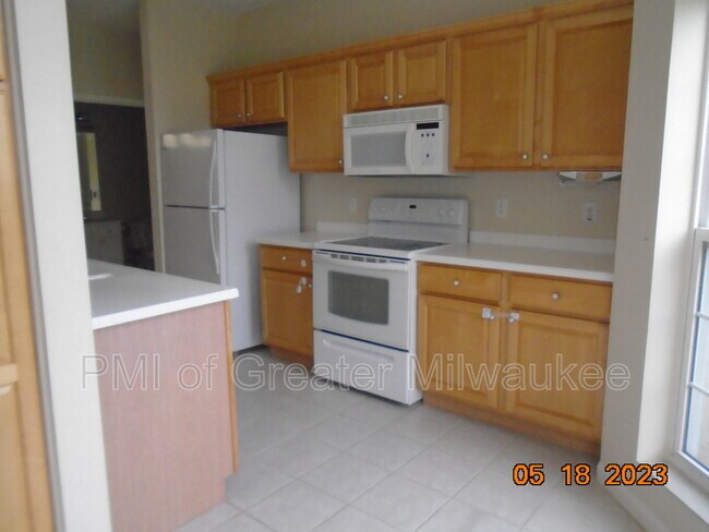 Building Photo - 9032 W Elm Ct