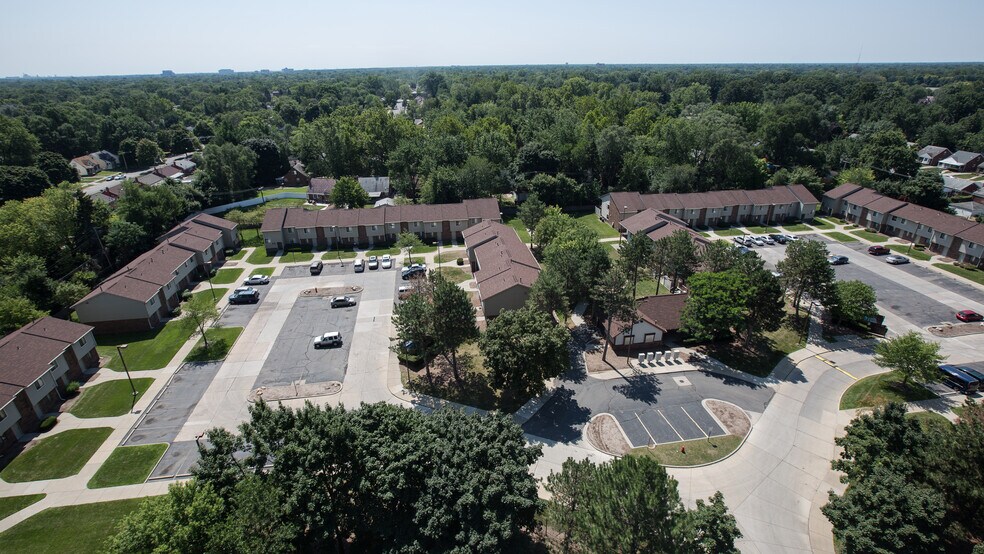 Pine Grove Manor Restricted 62+ 1764 E Apple Ave Muskegon MI