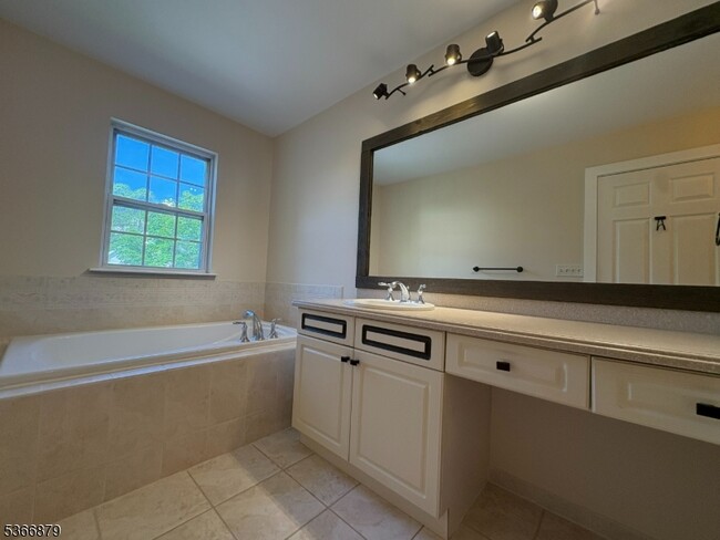 Building Photo - 312 Winding Hill Dr