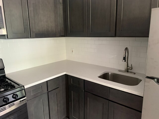 Building Photo - 821 Central Ave