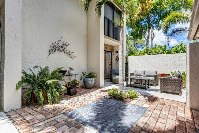 Building Photo - ** RETREAT AT NAPLES ** 3 BED / 2 BATH - C...