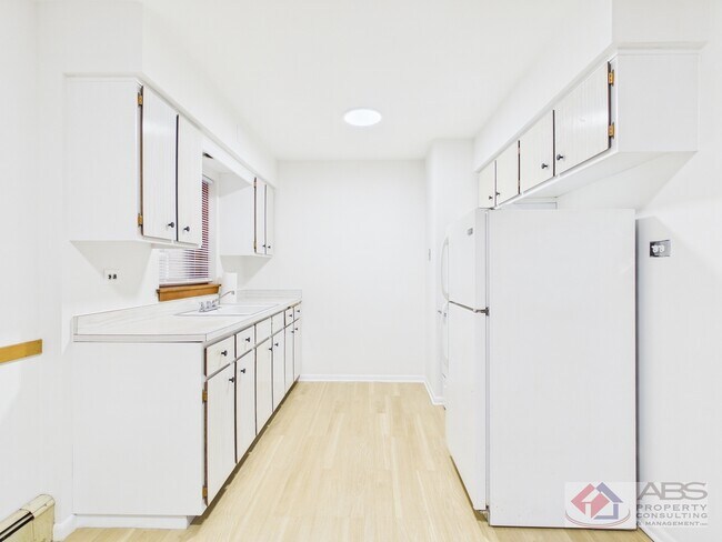 Building Photo - 11219 S Martin Luther King Dr