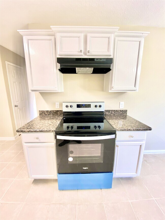 Building Photo - 28922 San Bernard River Loop