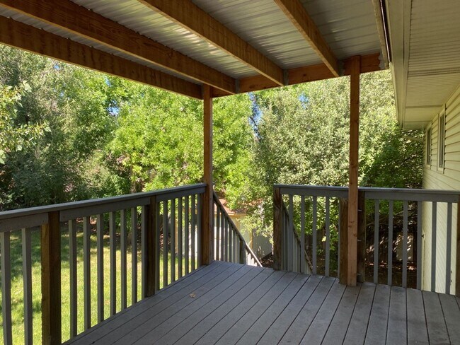 Building Photo - STUDENTS WELCOME! 4 Bed 3 Bath Home in West Ft Collins w/ Garage and Fenced Yard - Lawn Care Incl...