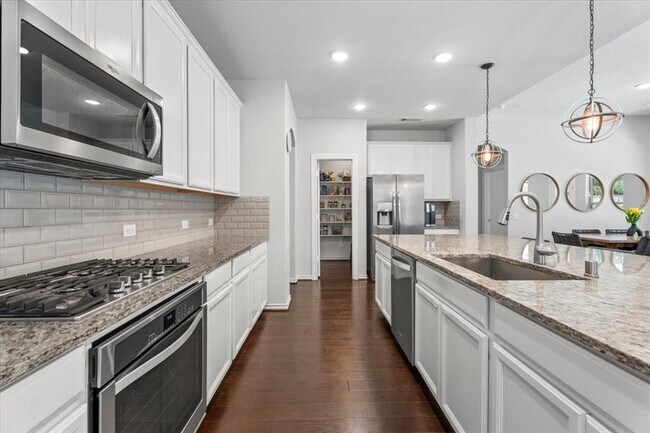 Building Photo - 99 Pioneer Canyon Pl