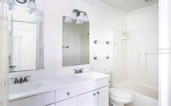 Building Photo - 3225 Ramblewood Dr N