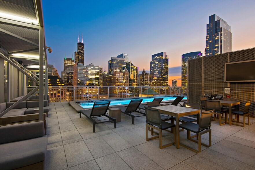 Building Photo - 149 W Kinzie St