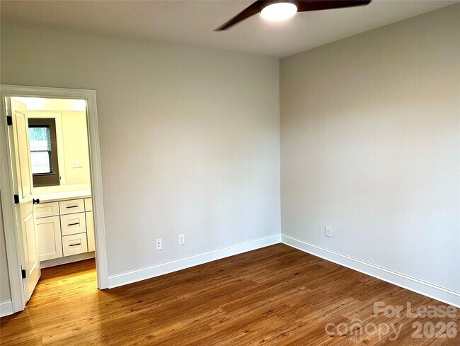 Building Photo - 525 N Linwood Ave