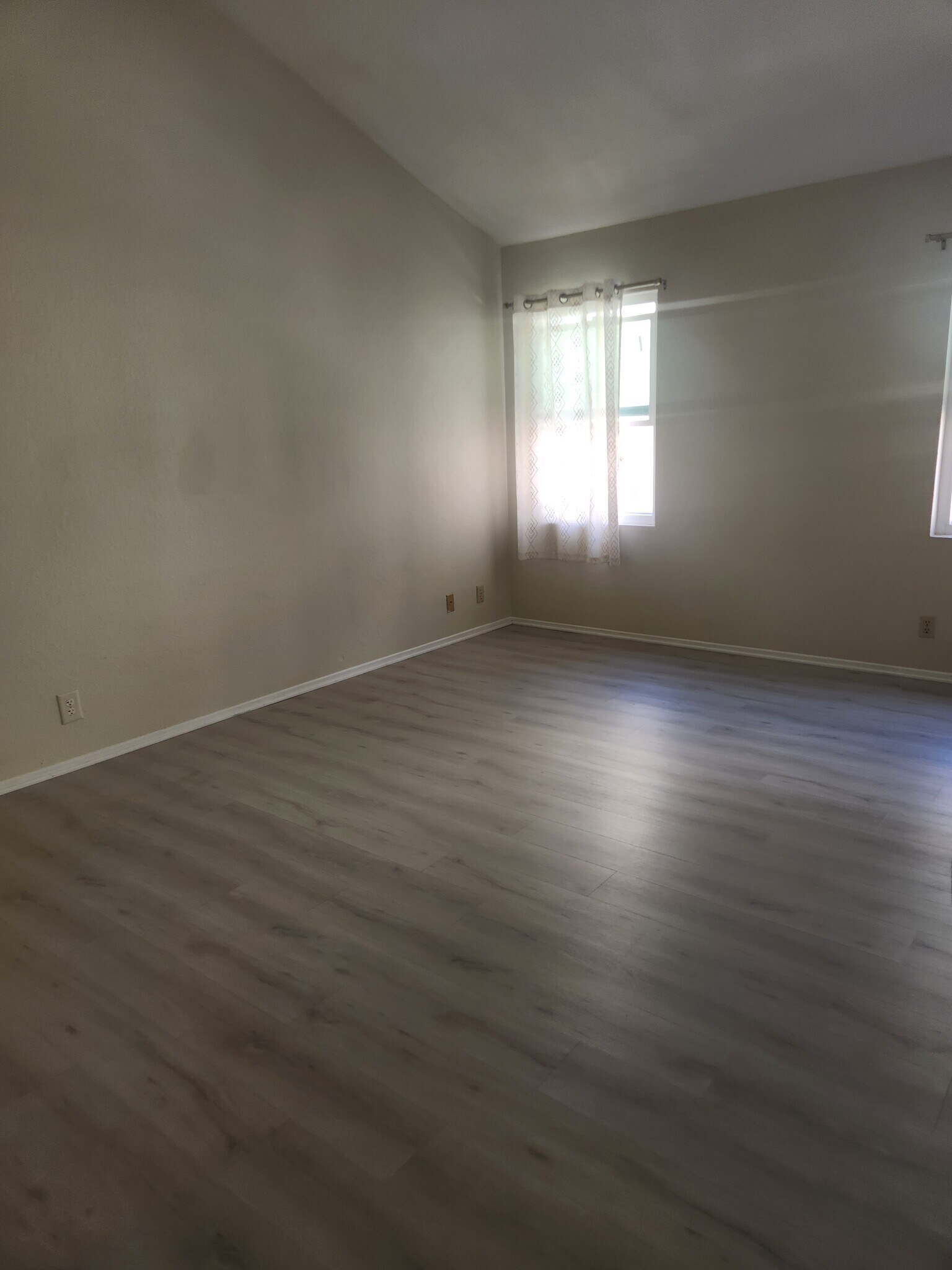 Building Photo - 1208 Roswell Ave