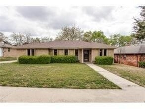 Building Photo - 1400 Quill Dr