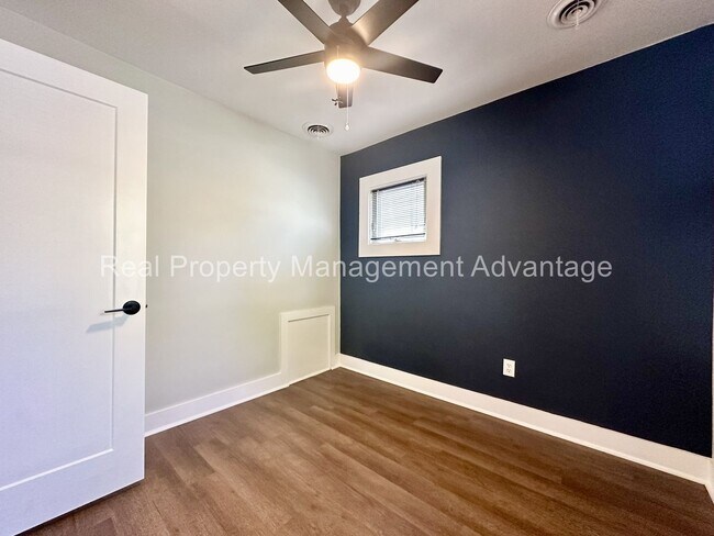 Building Photo - Beautifully Updated 2-Bedroom Home w/ 2-Car Garage Near Martin Road Park!
