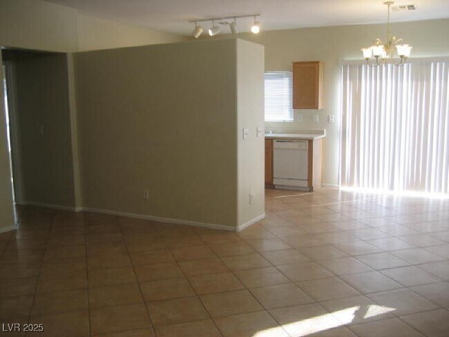 Building Photo - 6142 Highland Gardens Dr