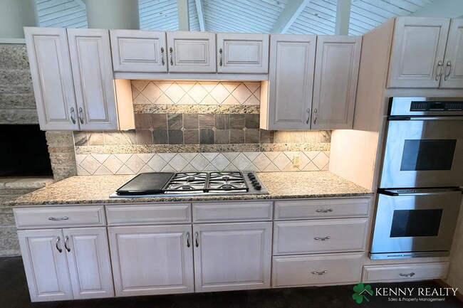 Building Photo - Spacious 4 Bedroom Home in San Mateo Hills with Dual Primary Suites