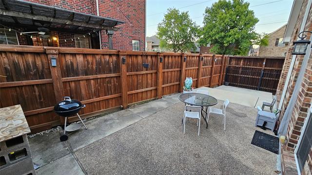 Building Photo - 8207 Persimmon St