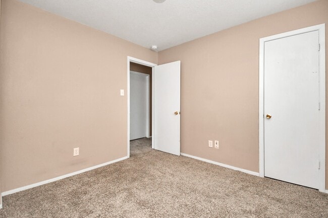 Building Photo - 6329 Settlers Square Ln
