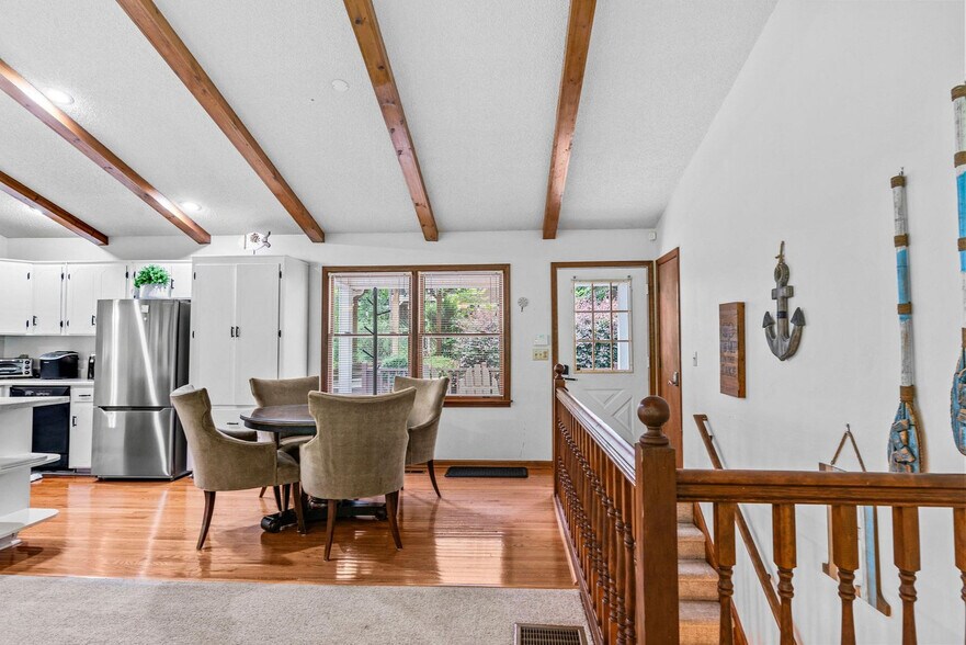 Building Photo - 723 Shorewood Cir