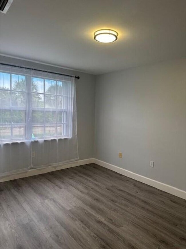 Building Photo - 4151 Eastridge Cir