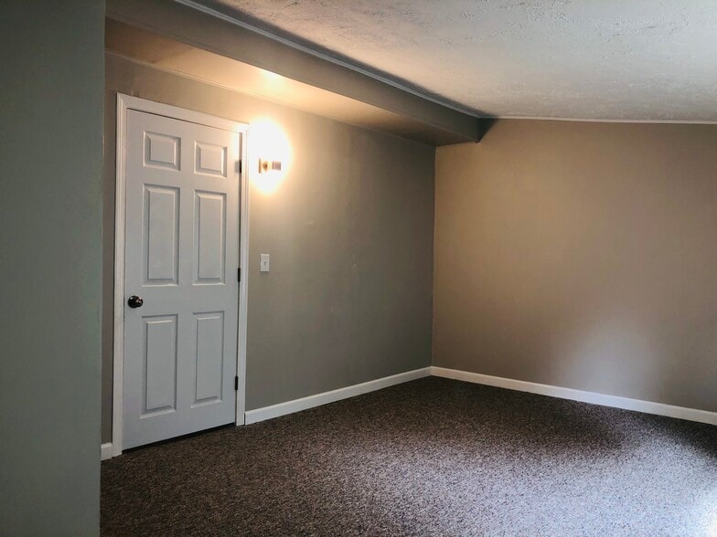 Bedroom 1 - 15 Pineview Ave