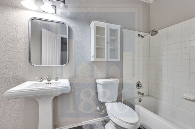 Building Photo - 1500 Gardena Canyon Dr