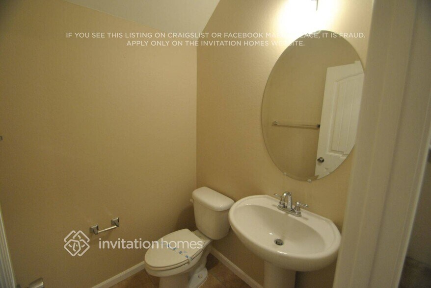 Building Photo - 1382 S Ponderosa Dr