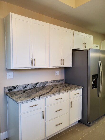 Building Photo - 987 Parsons Ave