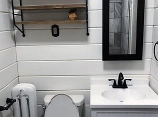 Building Photo - 25 W Narragansett Ave