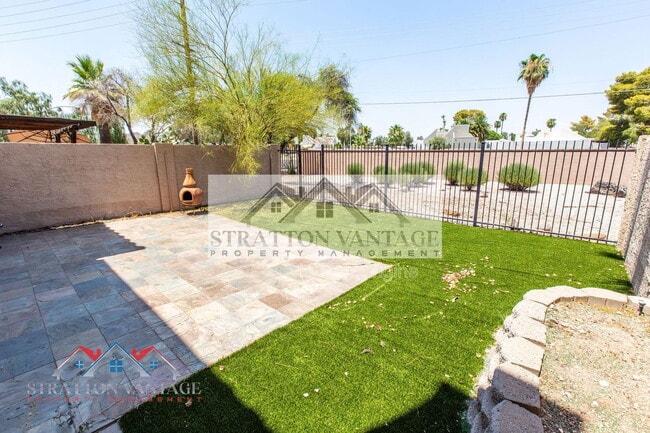 Building Photo - 310 E Bluebell Ln