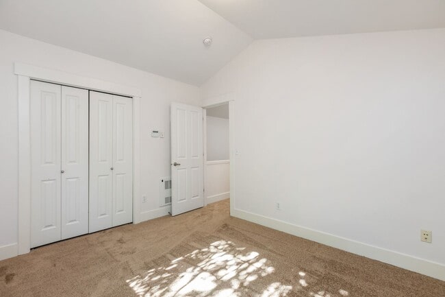 Building Photo - Charming 3 Bed Townhouse in Seattle