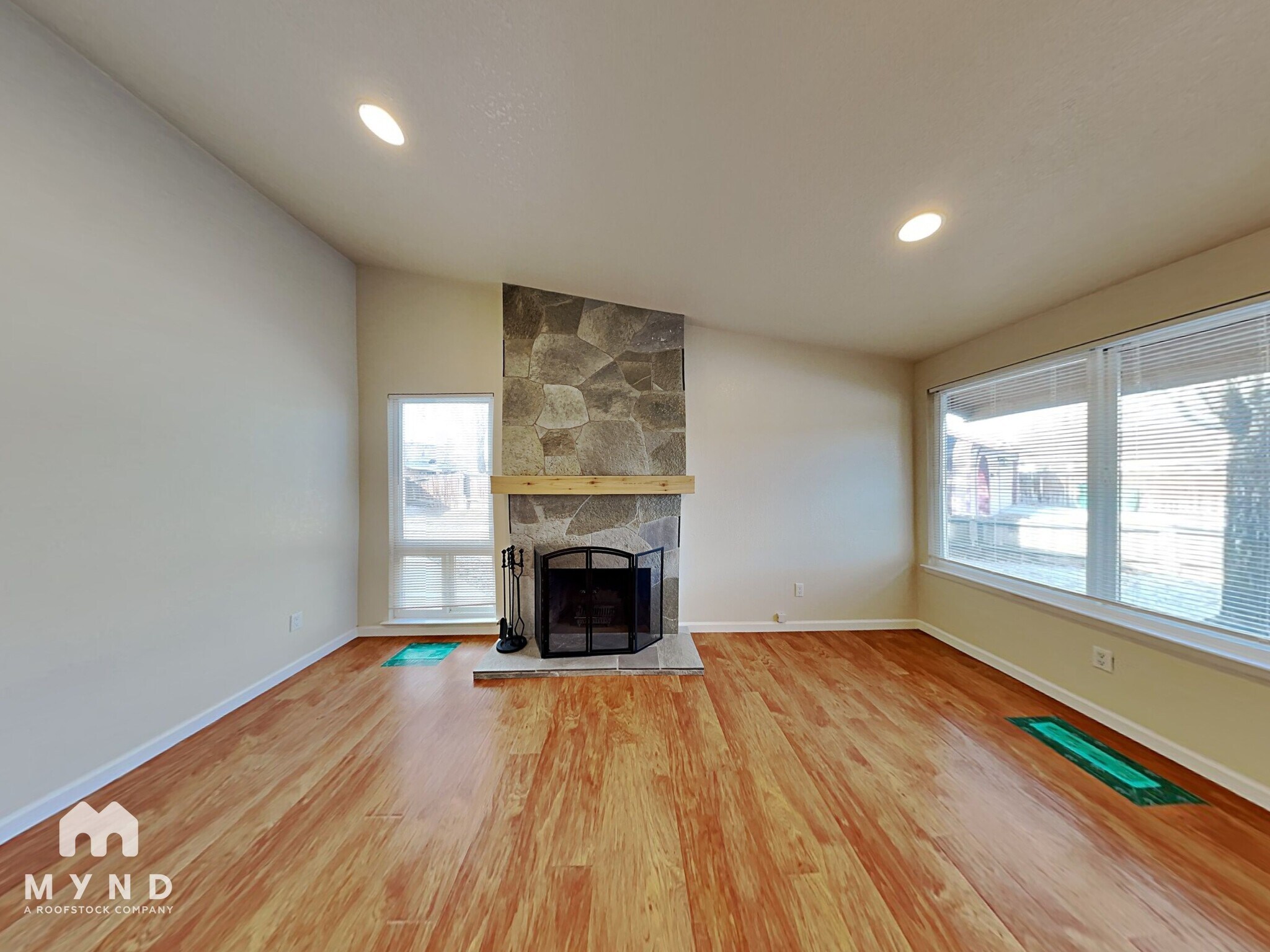 Building Photo - 875 Glen Vista Dr