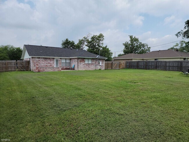 Building Photo - 3 br, 2 bath House - 3900 Windwood Cir