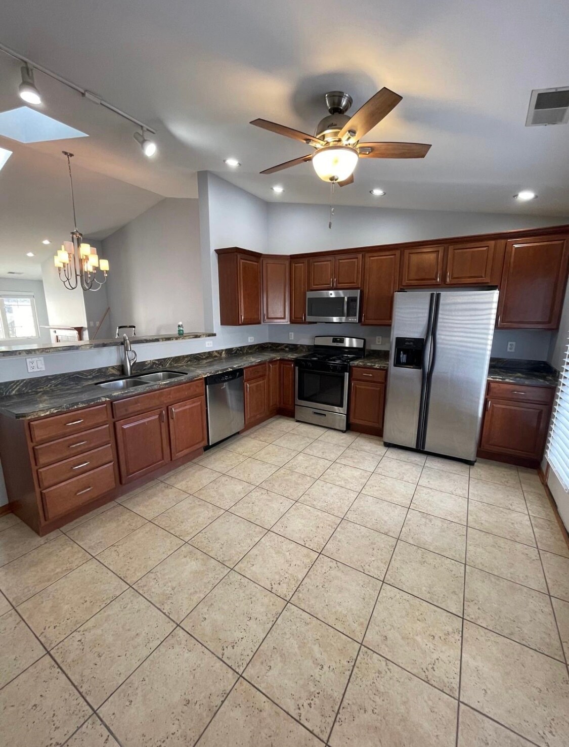 Building Photo - 1738 Beech Dr