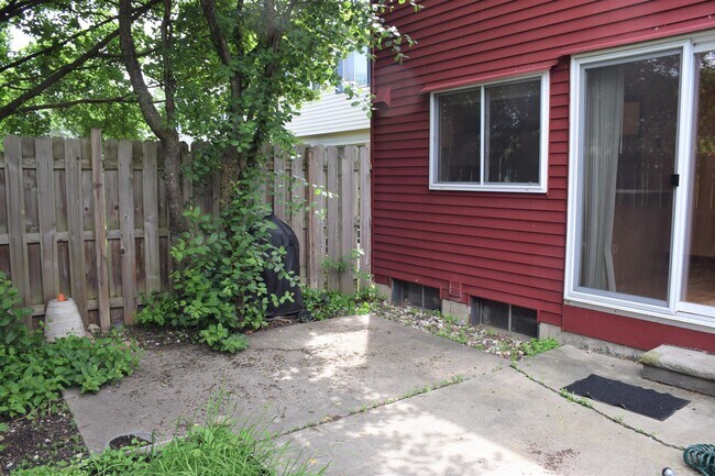 Building Photo - 3393 Burbank Dr