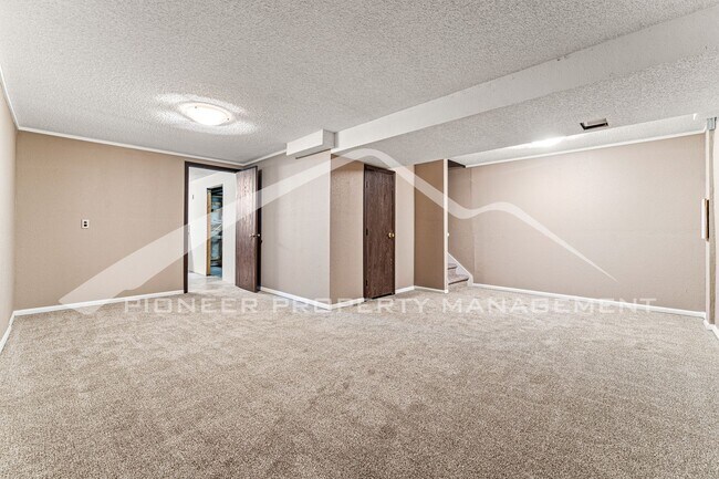 Building Photo - Charming Home with Central AC & 2 Car Garage!