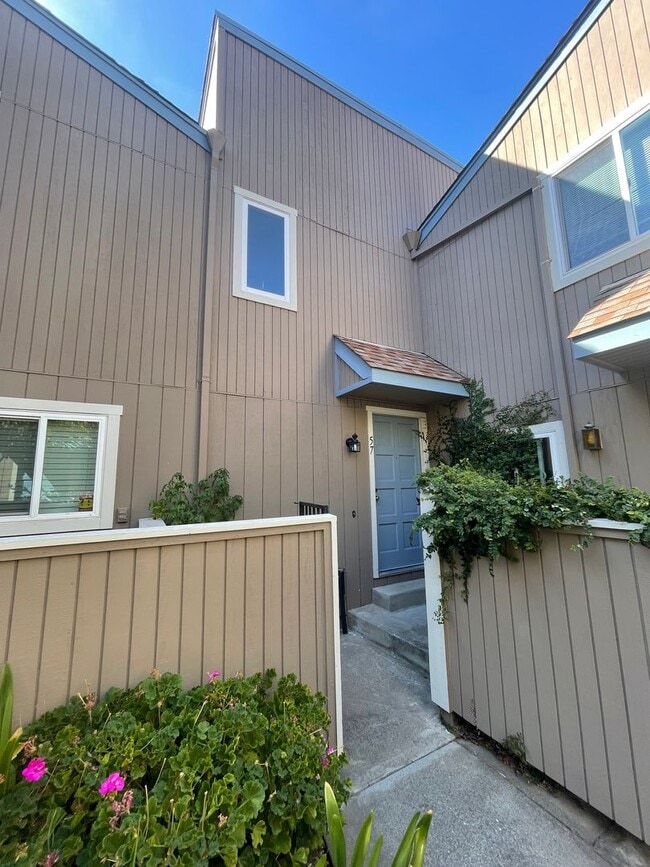 Building Photo - Wonderful Updated 2 Bedroom Home.