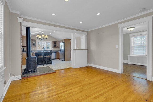 Building Photo - 2 Bellevue Ave