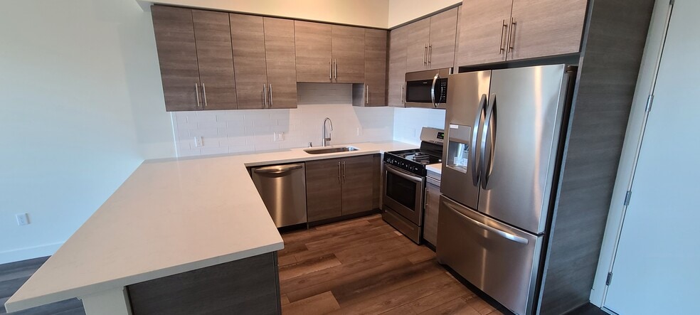 Building Photo - 4965 S Centinela Ave