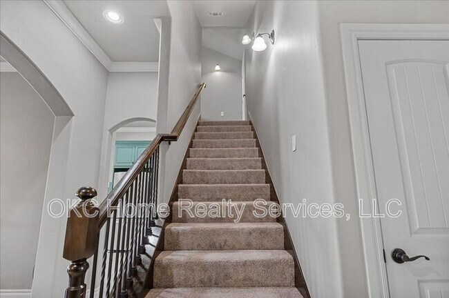 Building Photo - 625 NE 23rd St