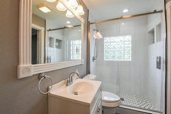 Building Photo - 3017 Barberry Dr