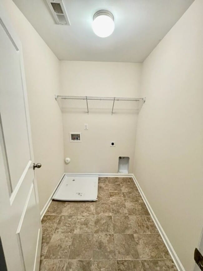 Building Photo - Luxurious 2 story 3 bedroom 2.5 bath townhomes. Located in Salisbury.