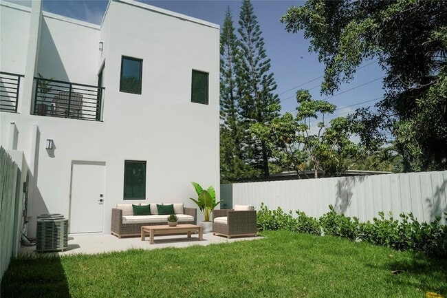 Building Photo - 1138 NE 2nd Ave