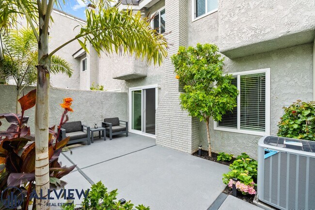 Building Photo - Highly Upgraded, Large Condo in Huntington Beach!