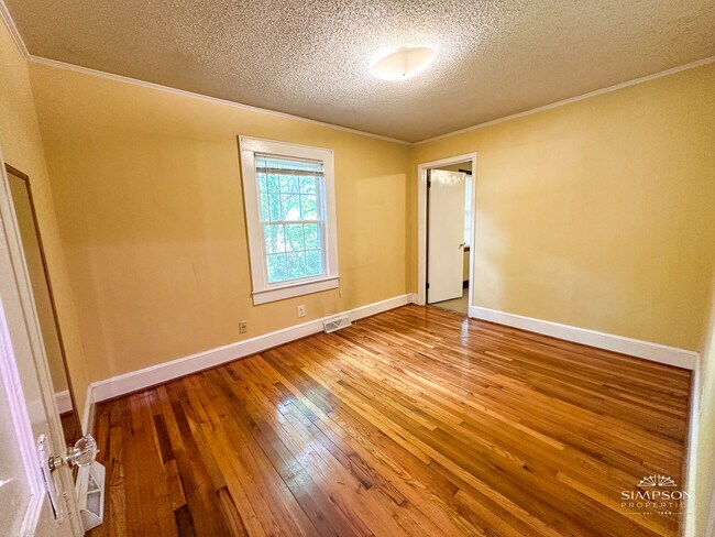 Building Photo - 2132 Eaton Rd