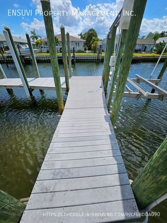 Building Photo - 1018 Spindle Palm Way