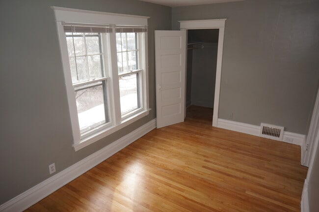 Building Photo - AVAILABLE JUNE 1st - 3 Bed, 1 Bath Home!