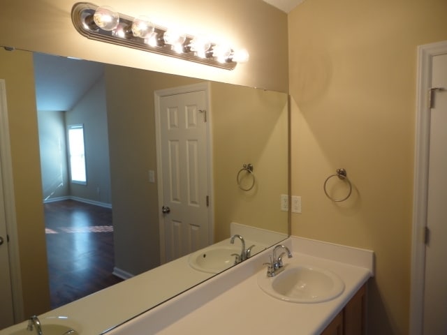 Building Photo - 817 Northwood Hills Ave