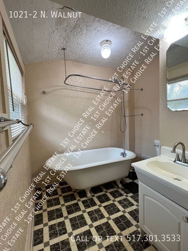 Building Photo - 1021-2 N. Walnut-