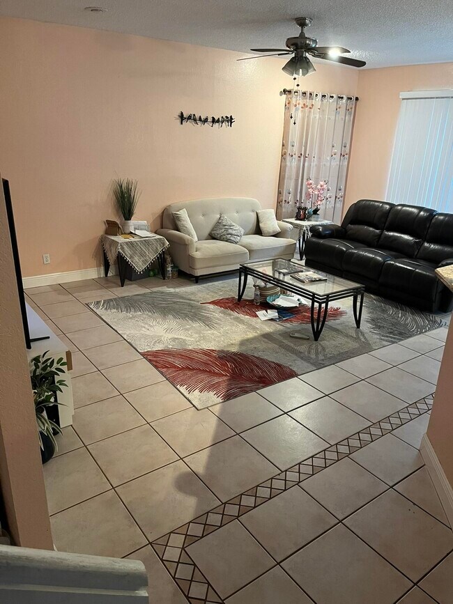 Building Photo - 18051 Rhumba Way