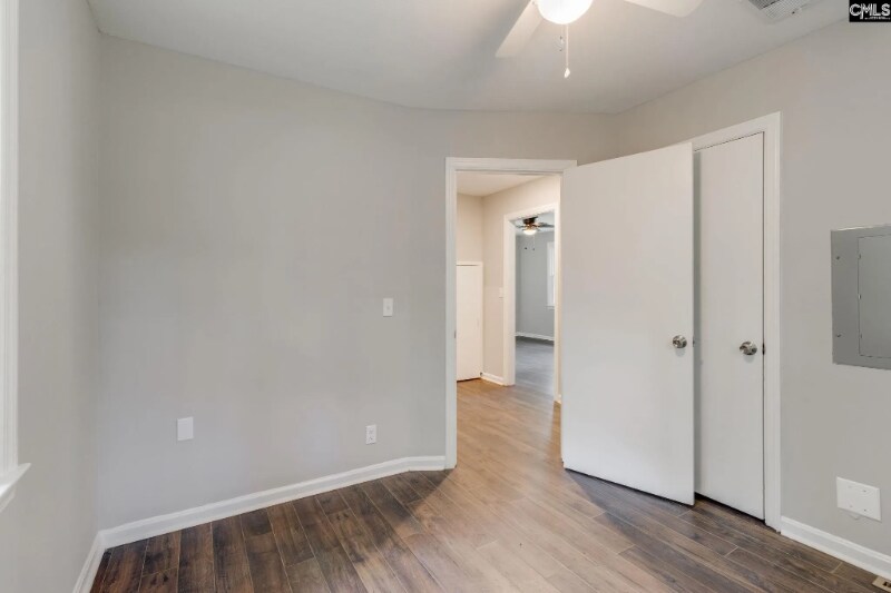 Building Photo - 827 Woodside Ave