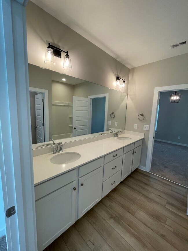 Building Photo - Home for Rent in Weaver, AL!!! View with 4...