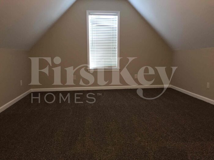 Building Photo - 995 Nesting Wood Cir W